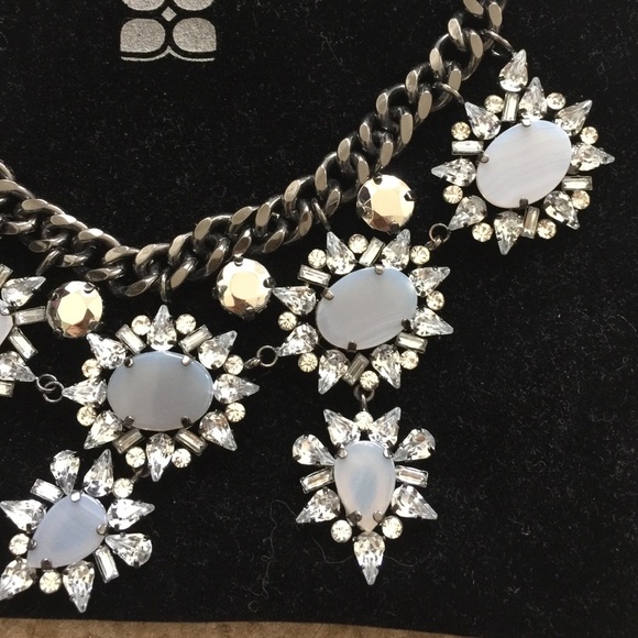 BCBGMAXAZRIA half-gemstone statement necklace - Picture 3 of 5